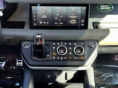 Used 2020 Land Rover Defender 110 S image 30