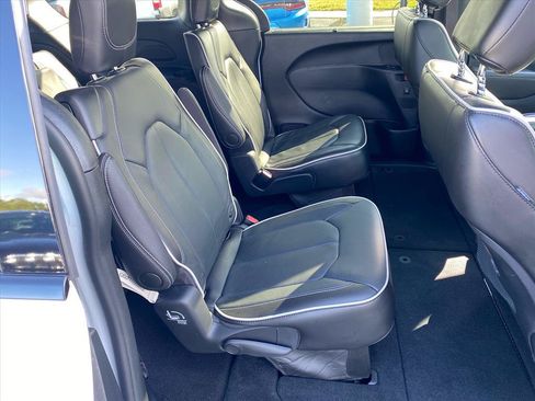 Used 2024 Chrysler Pacifica Limited w/ S Appearance Package AWD/4WD image 25