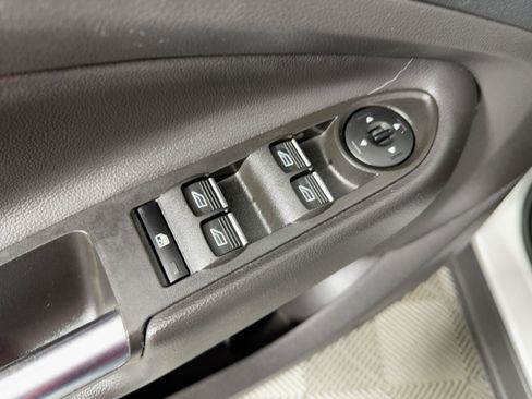 Used 2017 Ford Escape SE w/ Equipment Group 201A image 19