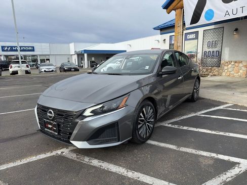 Used 2024 Nissan Altima 2.5 SV image 4