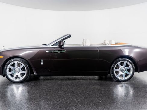 Used 2017 Rolls-Royce Dawn image 16