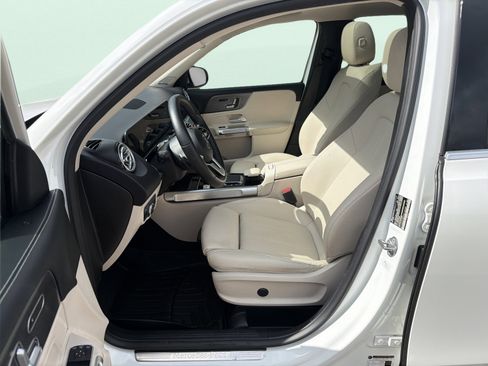 Used 2021 Mercedes-Benz GLB 250 4MATIC image 16