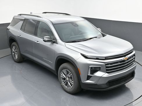 New 2026 Chevrolet Traverse LT w/ Driver Confidence Package AWD/4WD image 43