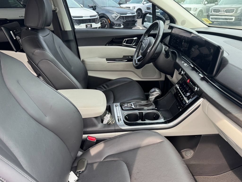 Used 2024 Kia Carnival SX FWD image 30