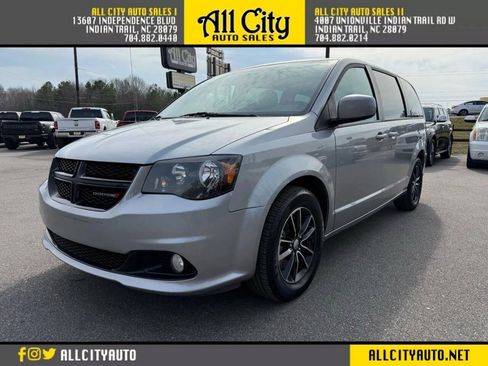 Used 2018 Dodge Grand Caravan SE FWD image 3