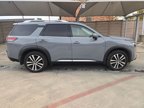 Used 2024 Nissan Pathfinder Platinum w/ Cargo Package image 2