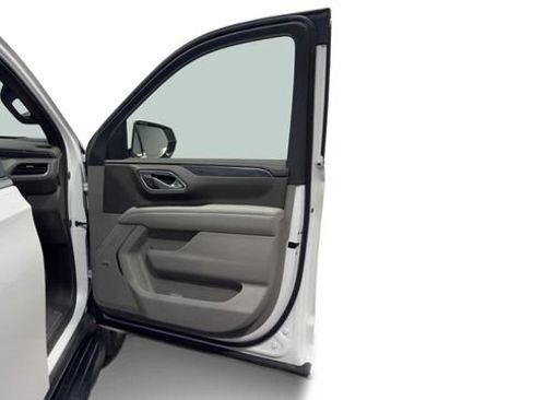 Used 2023 GMC Yukon XL SLT w/ SLT Premium Package RWD image 9