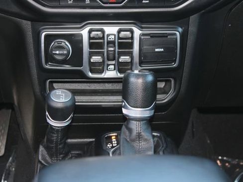 Used 2023 Jeep Wrangler Unlimited Sport AWD/4WD image 17