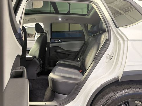 Used 2024 Volkswagen Taos SE image 39