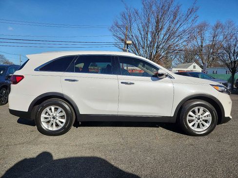 Used 2019 Kia Sorento LX w/ LX Convenience Package image 7
