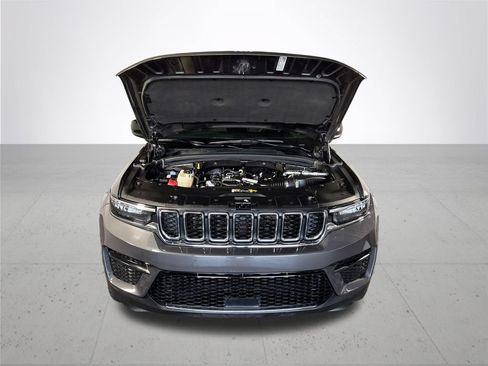 Used 2023 Jeep Grand Cherokee Laredo w/ Luxury Tech Group I AWD/4WD image 21