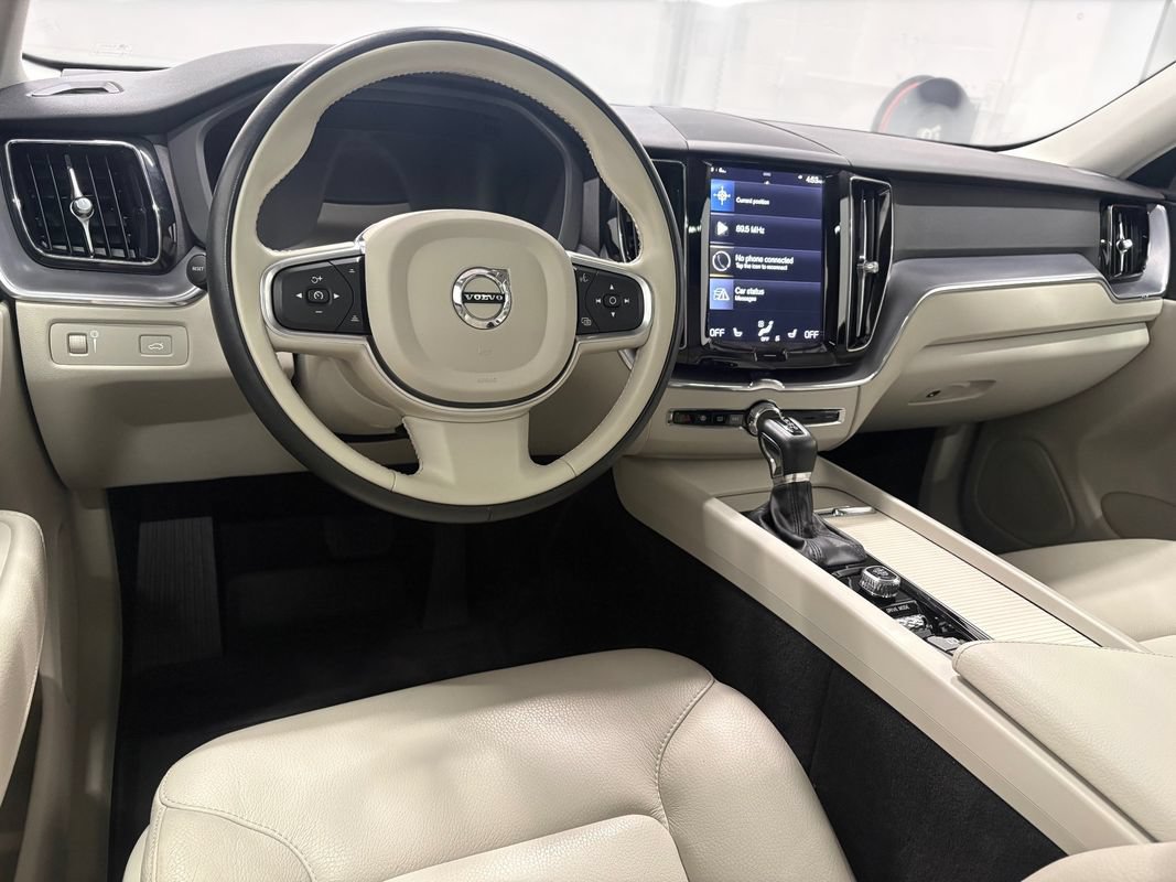 Used 2020 Volvo XC60 T5 Momentum w/ Protection Package AWD/4WD image 16