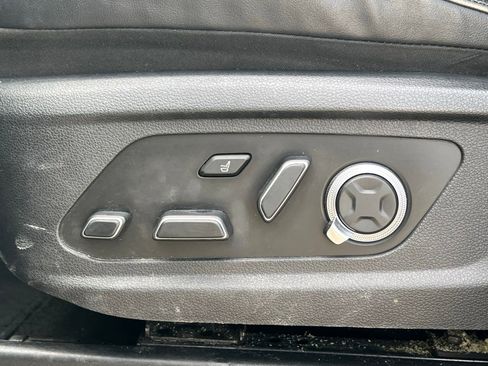 Used 2024 Hyundai Palisade Calligraphy image 32