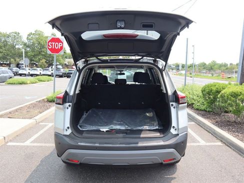 Certified 2022 Nissan Rogue SV image 29