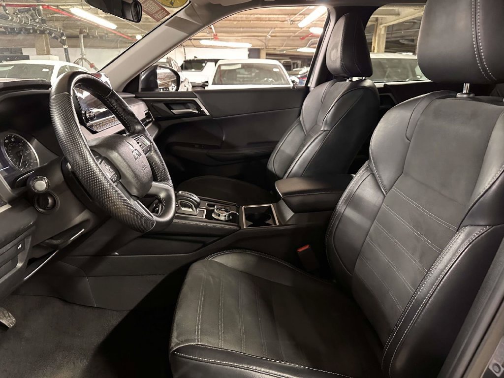 Used 2024 Mitsubishi Outlander SE AWD/4WD image 15