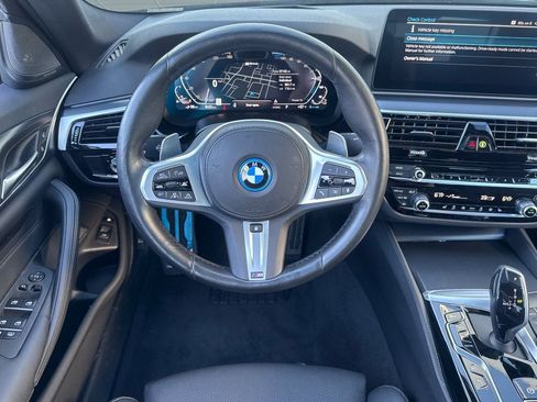 Used 2023 BMW 530e w/ Executive Package image 28