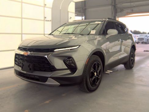 Used 2024 Chevrolet Blazer LT w/ Convenience Package FWD image 2