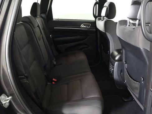 Used 2020 Jeep Grand Cherokee Laredo w/ Security & Convenience Group image 33