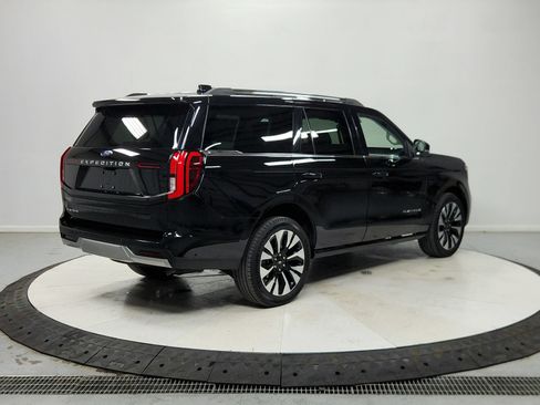 Used 2025 Ford Expedition Platinum w/ Driver's Package AWD/4WD image 8