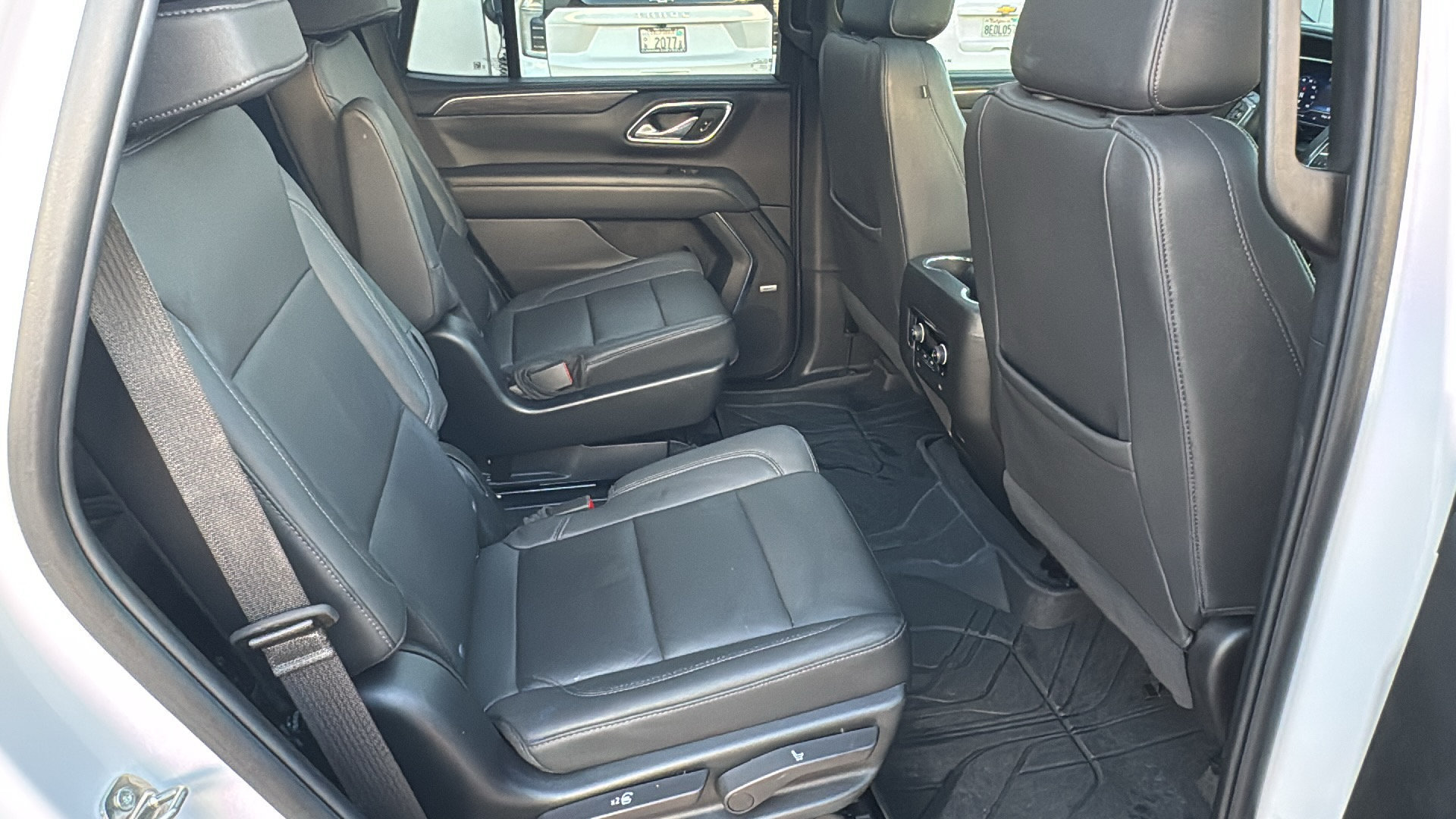 Used 2023 Chevrolet Tahoe Z71 w/ Z71 Off-Road Package AWD/4WD image 13