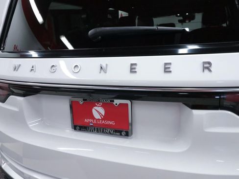 Used 2024 Jeep Wagoneer 2WD image 31