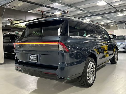 Used 2026 Lincoln Navigator L Reserve AWD/4WD image 2