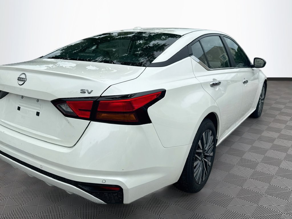 Used 2024 Nissan Altima 2.5 SV FWD image 6