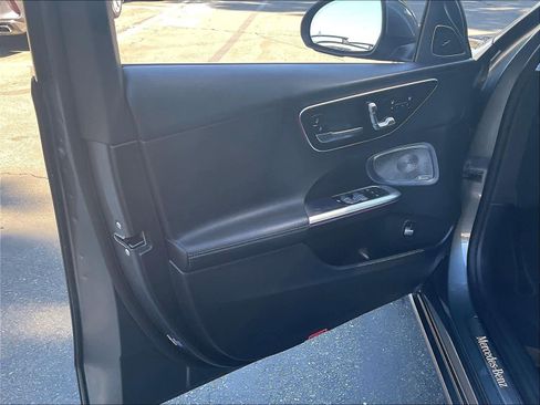 Used 2022 Mercedes-Benz C 300 Sedan image 24