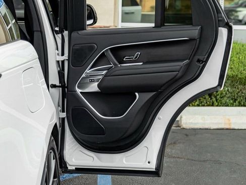 Used 2025 Land Rover Range Rover SE image 23