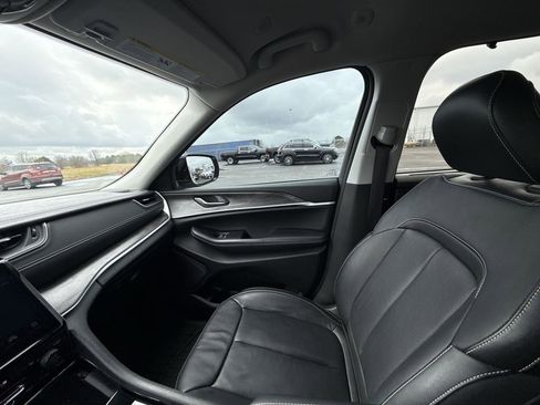 Used 2023 Jeep Grand Cherokee L Limited w/ Luxury Tech Group II image 15