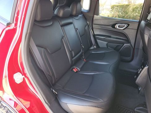 Used 2025 Jeep Compass Trailhawk image 14