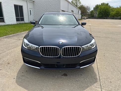 Used 2019 BMW 740i w/ Executive Package RWD image 25