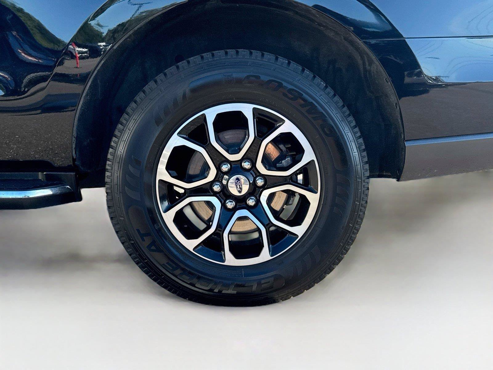 Used 2023 Ford Expedition XLT AWD/4WD image 39