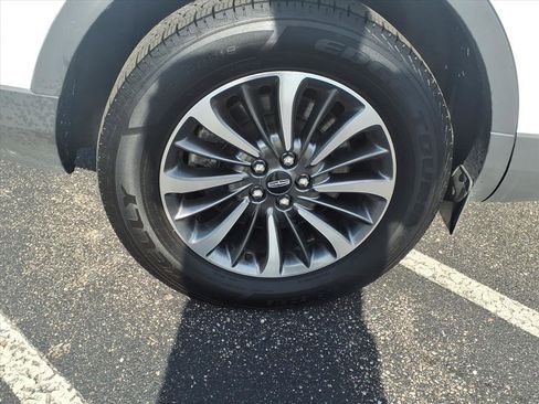 Used 2022 Lincoln Nautilus Reserve image 9