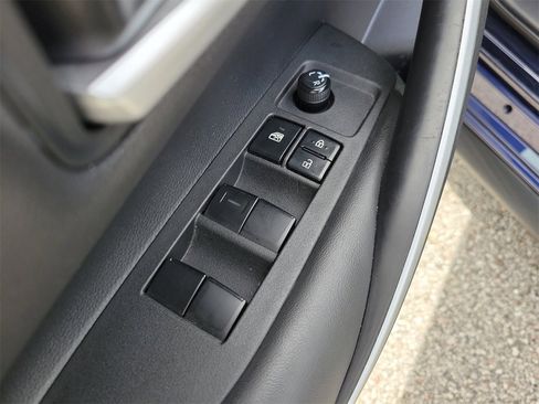 Used 2022 Toyota Corolla SE image 14