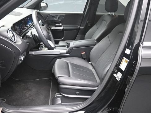Used 2025 Mercedes-Benz GLB 250 image 18