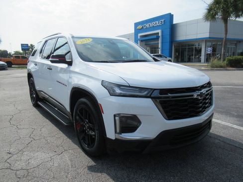 Used 2023 Chevrolet Traverse Premier w/ Redline Edition FWD image 4