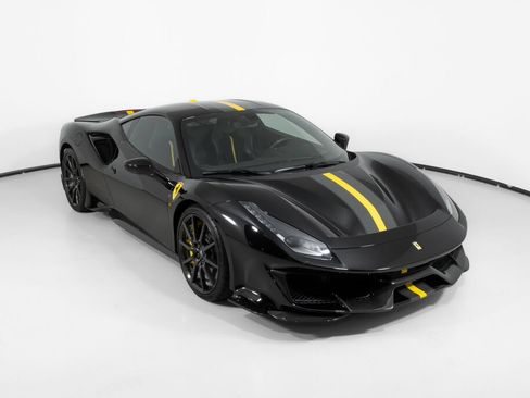 Used 2019 Ferrari 488 Pista Coupe RWD image 13