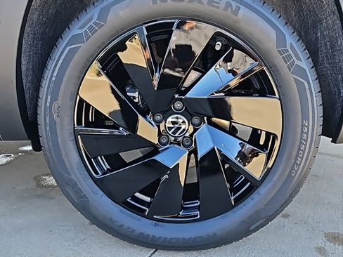 New 2026 Volkswagen Atlas SE image 9