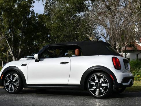 Used 2023 MINI Cooper S image 4