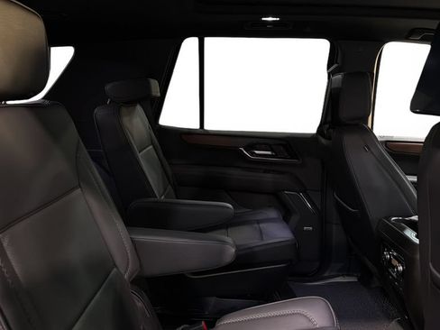 Used 2025 GMC Yukon Denali w/ Denali Reserve Package AWD/4WD image 17