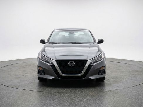 Used 2025 Nissan Altima 2.5 SV image 2