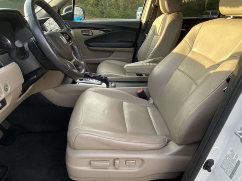 Used 2022 Honda Pilot Touring image 17