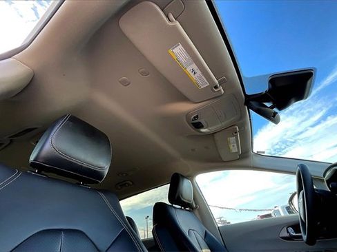 Used 2024 Chrysler Pacifica Touring-L image 22