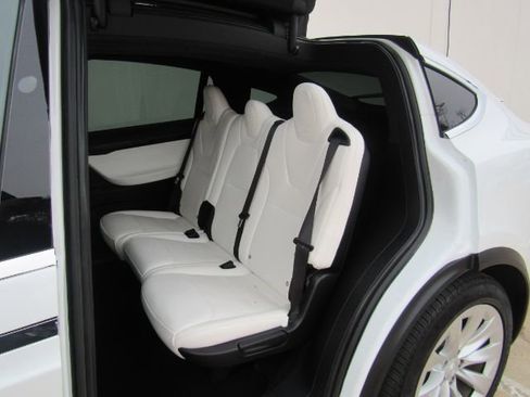 Used 2018 Tesla Model X 100D image 27