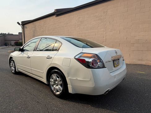 Used 2010 Nissan Altima 2.5 S FWD image 5