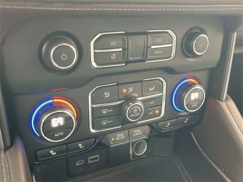 Used 2021 Chevrolet Tahoe Z71 w/ Z71 Off-Road Package image 37