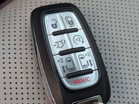 Used 2020 Chrysler Pacifica Limited w/ Advanced Safetytec Group FWD image 36
