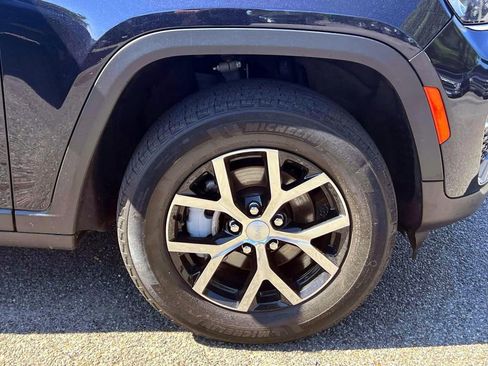 Used 2023 Jeep Grand Cherokee Limited AWD/4WD image 10