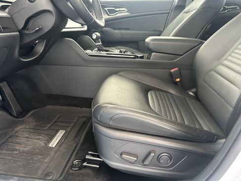 Used 2025 Kia Sportage SX image 15